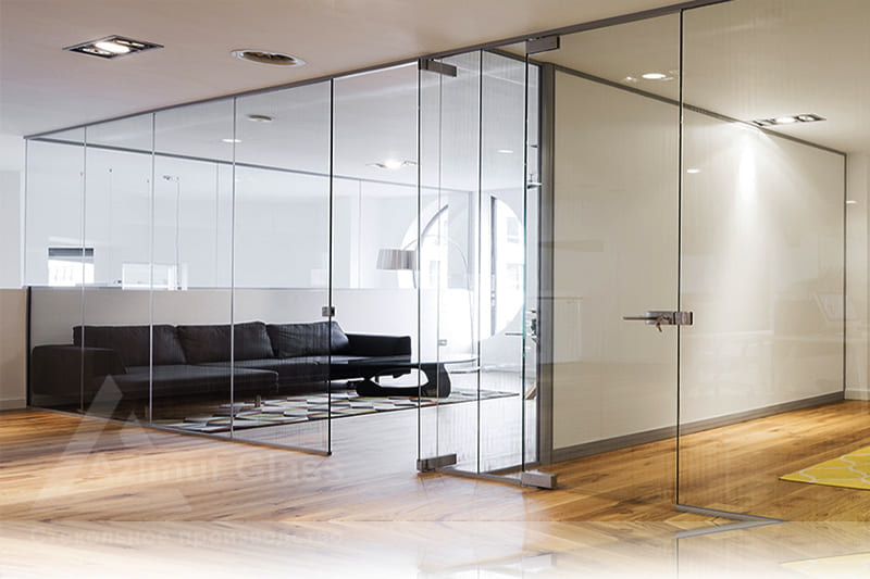 Цельностеклянные перегородки